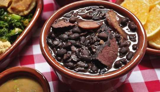 Procon afirma que o brasileiro está pagando 13% mais caro para almoçar fora