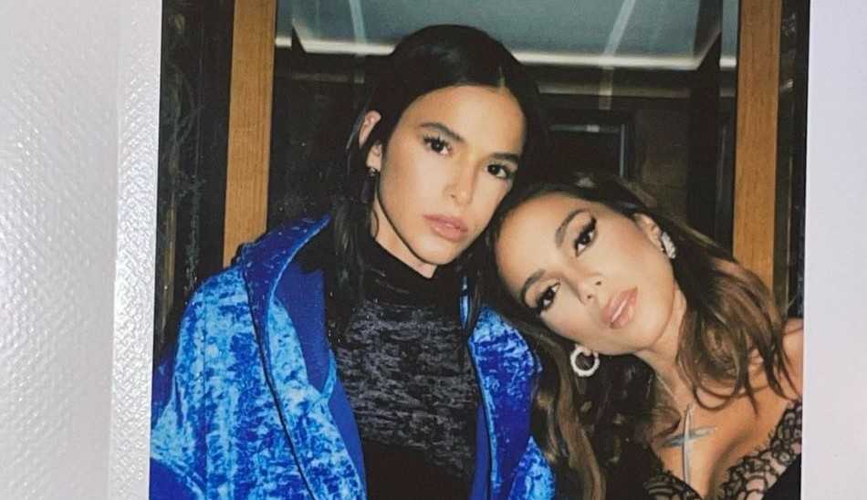Bruna Marquezine faz homenagem para Anitta