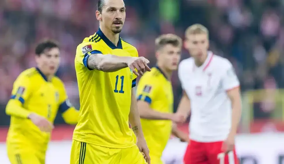 Ibrahimovic descarta aposentadoria e confirma o desejo de continuar na Suécia