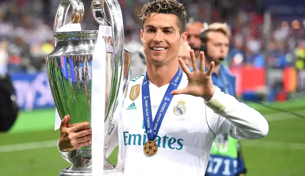 Cristiano Ronaldo supera Pelé em gols oficiais e Brasileiro parabeniza o feito do Português