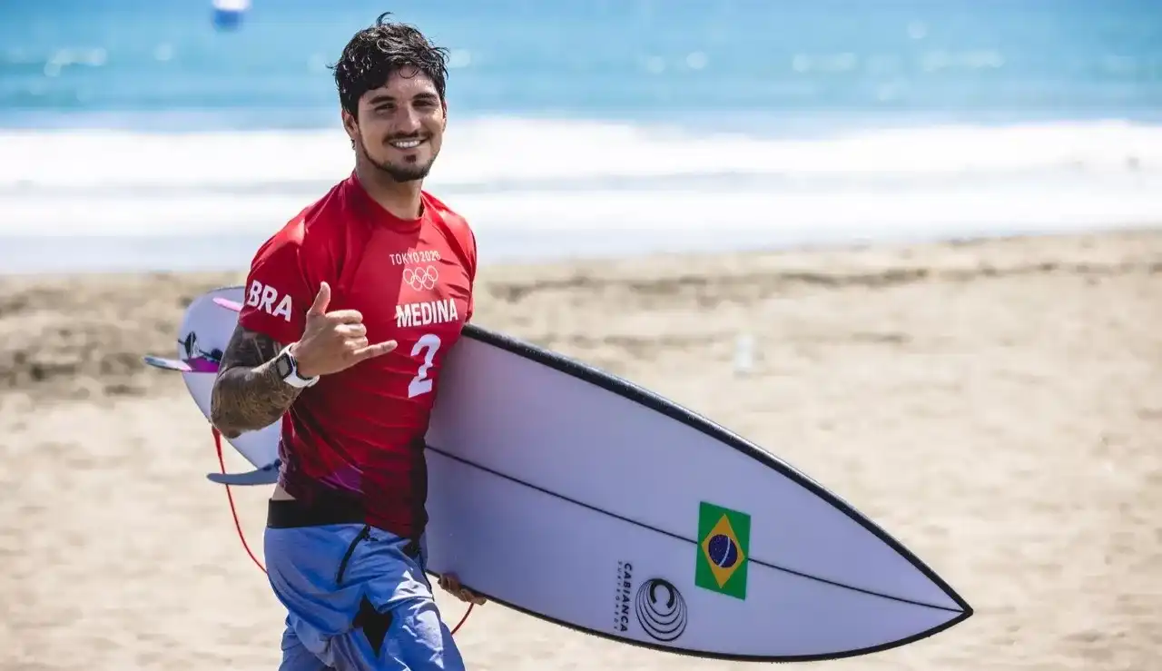 Gabriel Medina realiza cirurgia para desvio de septo