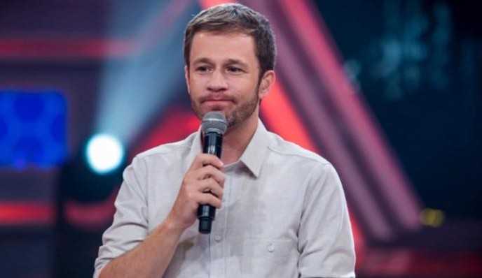 Tiago Leifert questiona o porquê do Instagram remover o vídeo de Felipe Neto furando a quarentena