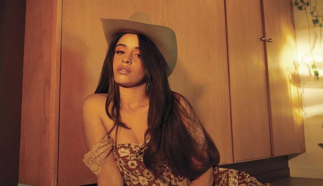 Camila Cabello faz desabafo após ser fotografada em Miami