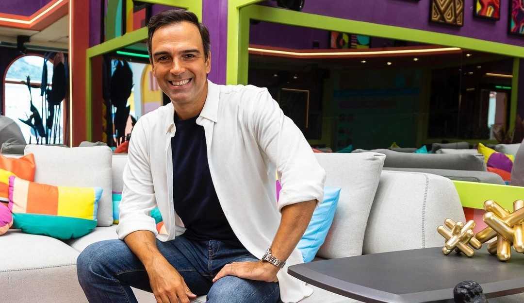 BBB22: Tadeu Schmidt fala “/língua dos Dummies”/ e internet se diverte