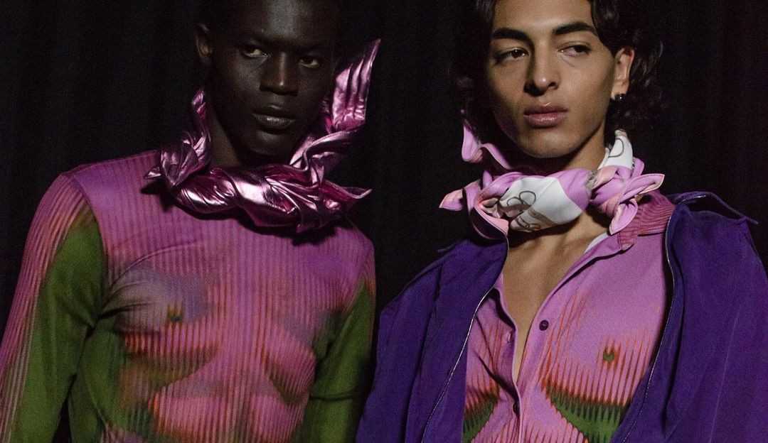 “/Naked dress”/ volta renovado e evidenciando curvas