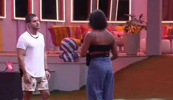 BBB22: Arthur entra em discussão e rebate Linn da Quebrada