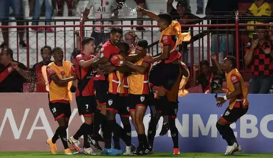 Atlético vence na estreia com goleada e encanta seu torcedor