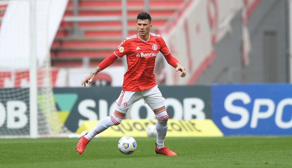 Botafogo acerta com Cuesta e jogador de seleção para encorpar o elenco