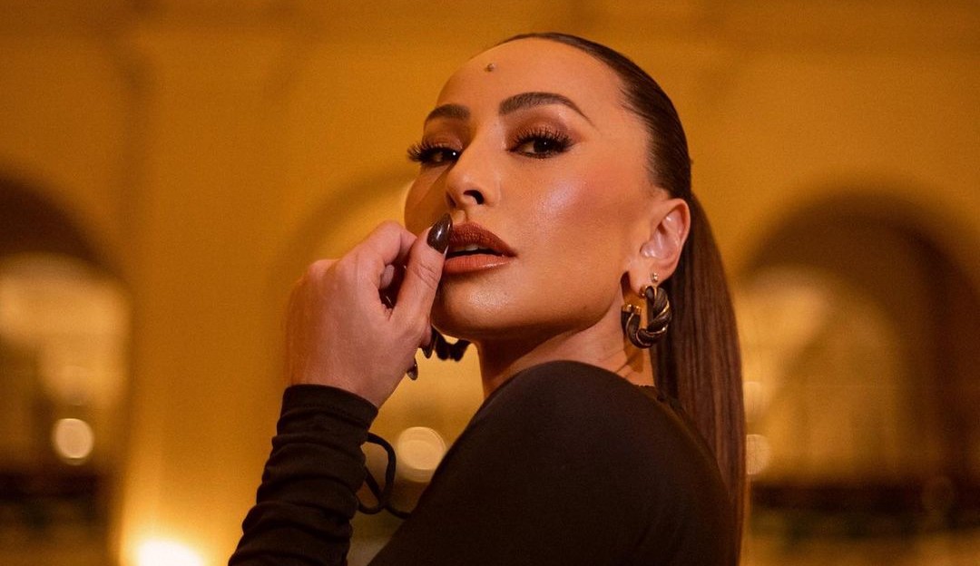 Sabrina Sato quase largou carreira por Dhomini: ‘Fiquei completamente apaixonada’