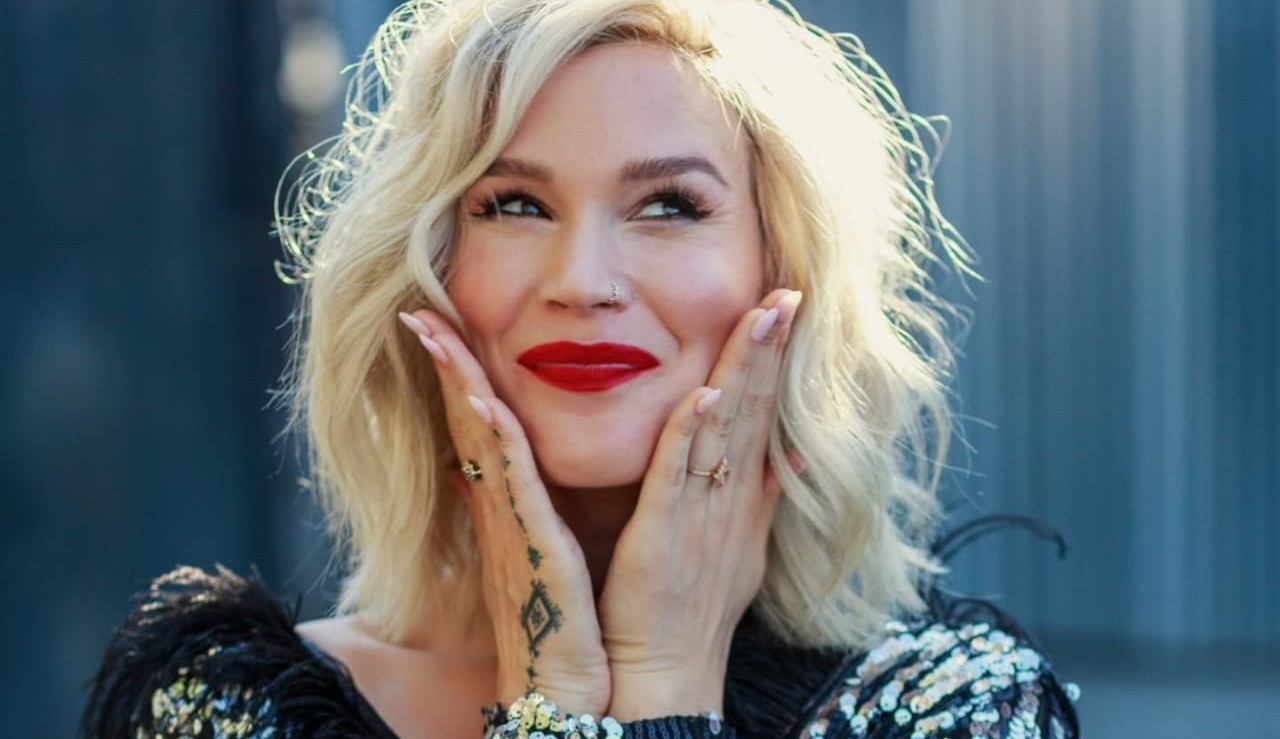 Após sofrer aborto no passado, Joss Stone revela estar grávida