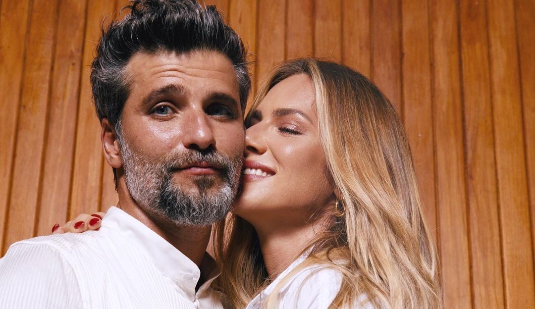 Giovana Ewbank comemora os 40 anos do marido em hotel de luxo
