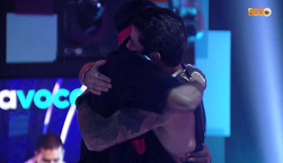 BBB: Pedro Scooby aproveita show e abre o coração