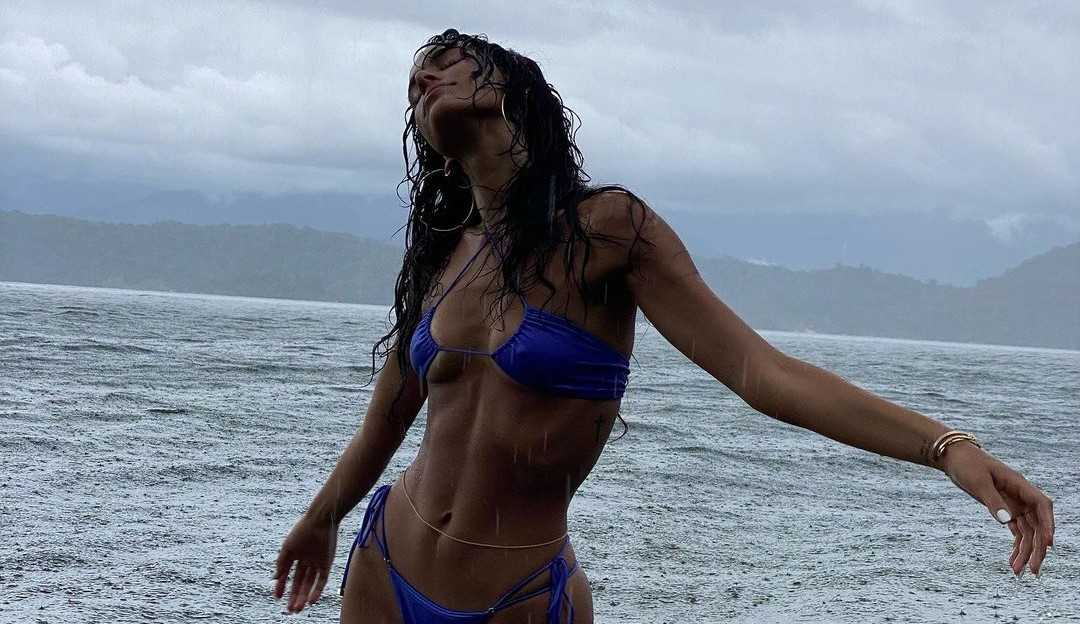 Bruna Marquezine faz ensaio sexy em ilha de Angra dos Reis