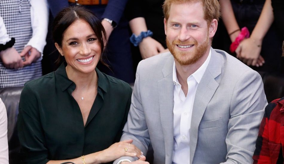 Harry e Meghan visitam a Rainha Elizabeth II pela primeira vez desde que foram morar nos Estados Unidos