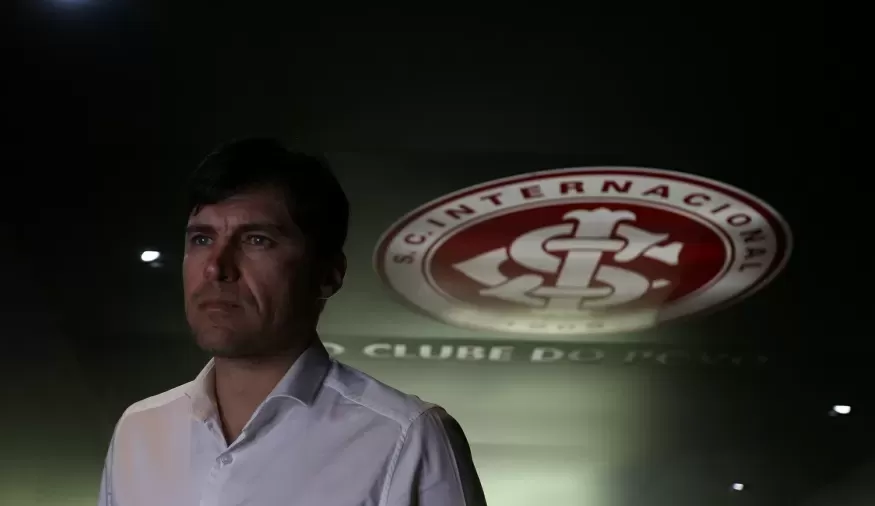 Após empate, Alexander Medina deixa comando técnico do Inter