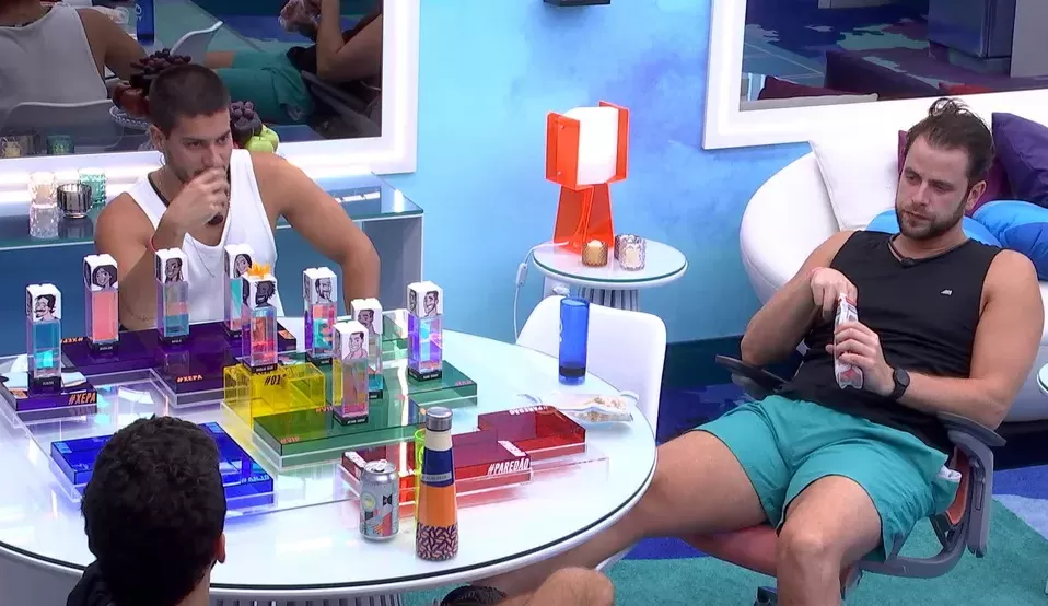 BBB22: Gustavo se incomoda por Natália e Jessi estarem fora do paredão