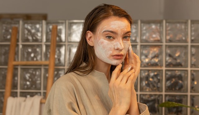 Protetor solar com cor: um grande aliado para proteger e disfarçar sinais