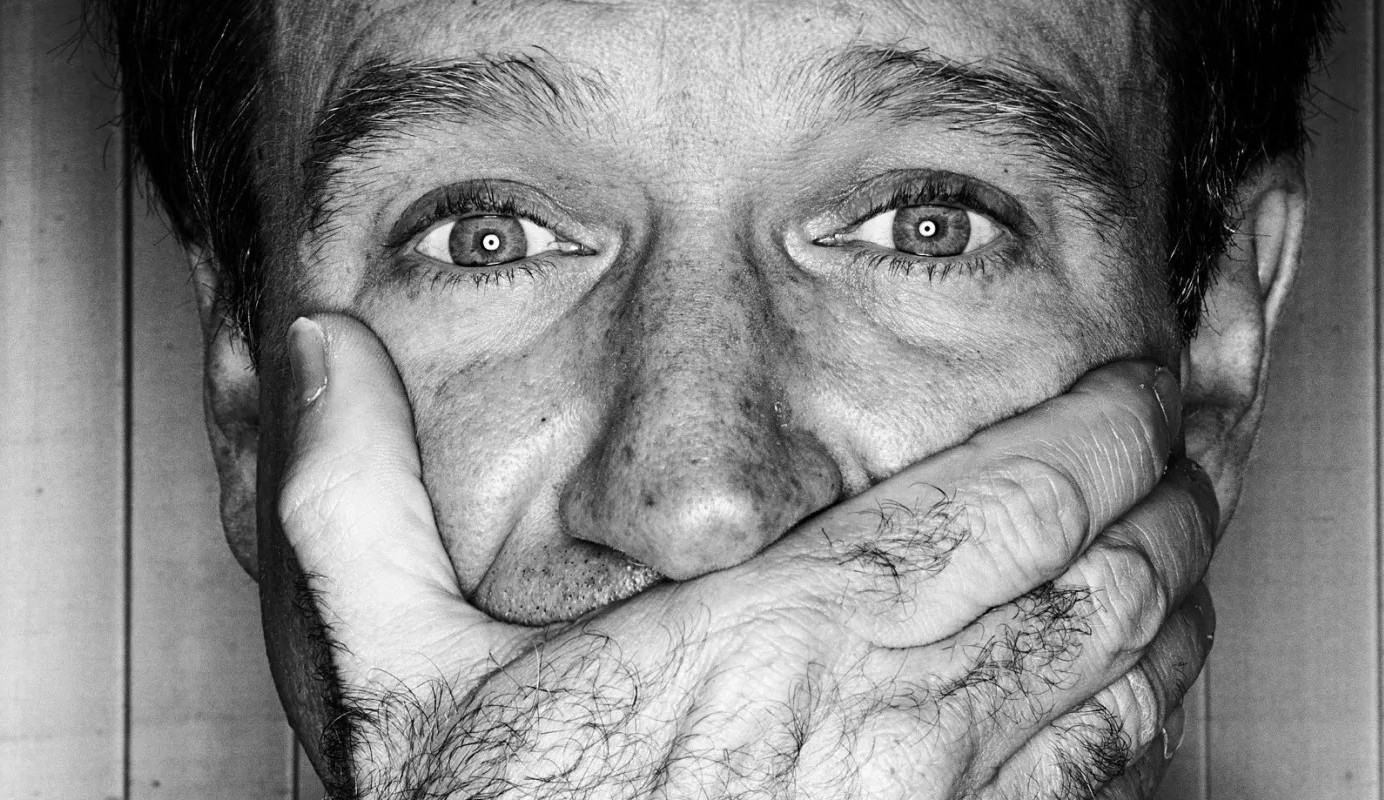 Entenda a relação entre comediante e depressão