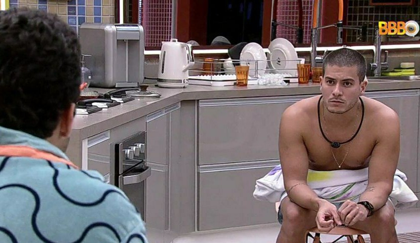 BBB22: Arthur Aguiar e Pedro Scooby discutem sobre critérios de votos