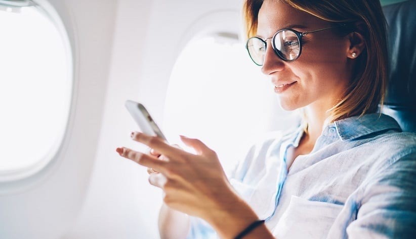 Companhias áreas dos EUA deixam de exigir o uso de máscara