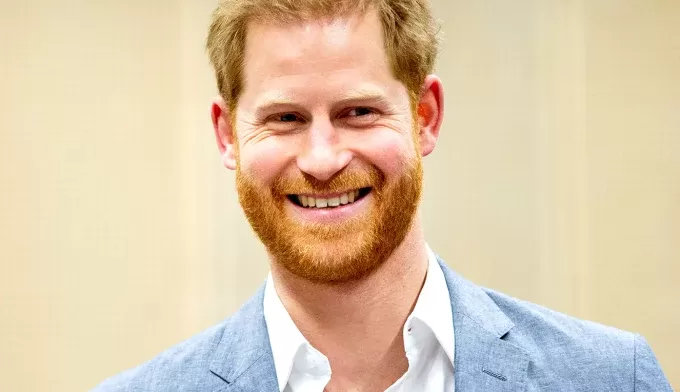 Príncipe Harry quer ajuda de um mediador para salvar relacionamento com o irmão