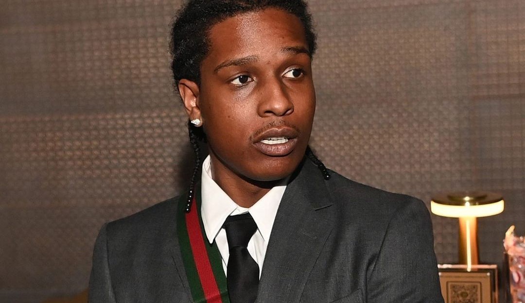 Após ser preso por supostamente estar envolvido em um tiroteio, A$AP Rocky paga fiança e é solto em Los Angeles