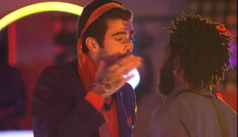 BBB22: Pedro Scooby aproveita festa para se declarar para Douglas