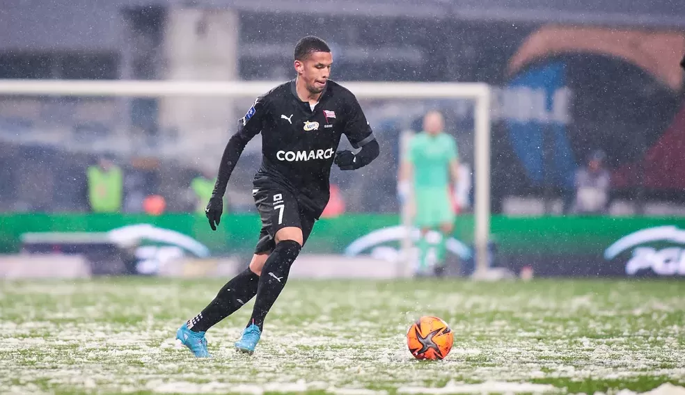 Filho de ex-craque, Rivaldinho busca se firmar no futebol e fugir das comparações com o seu pai