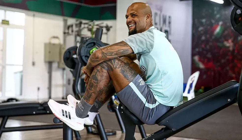Recuperando-se de uma cirurgia no joelho, Felipe melo demonstra evolução