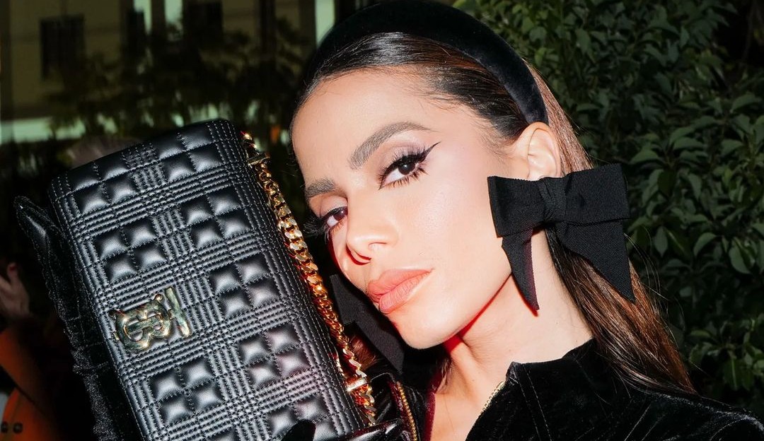 Anitta marca presença em evento de grife Burberry em Los Angeles