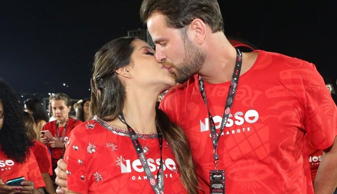 Deu match! Ex-BBBs 22, Laís e Gustavo celebraram o carnaval na Sapucaí