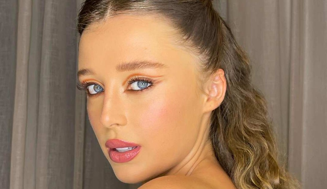 Duda Reis brinca sobre formato de sua orelha