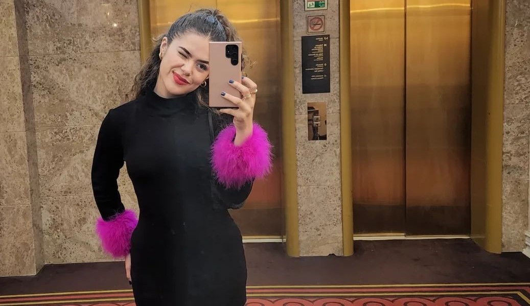 Maisa Silva recebe elogios dos fãs pelo look usado em Portugal