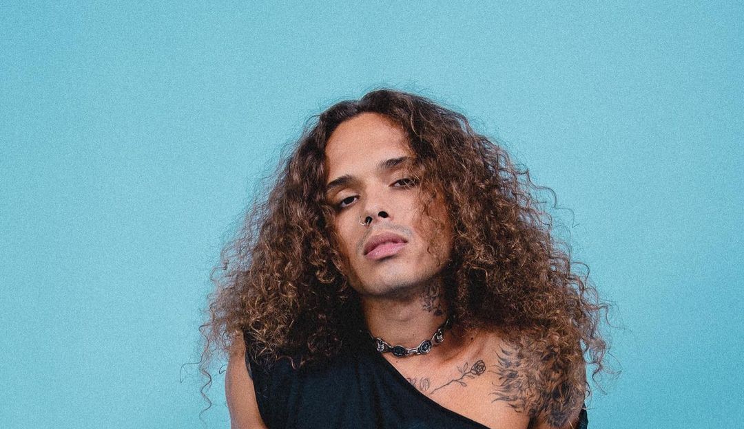 Vitão compartilha opinião sobre maquiagem: “Me maquiar é muito mais que apenas usar maquiagem”