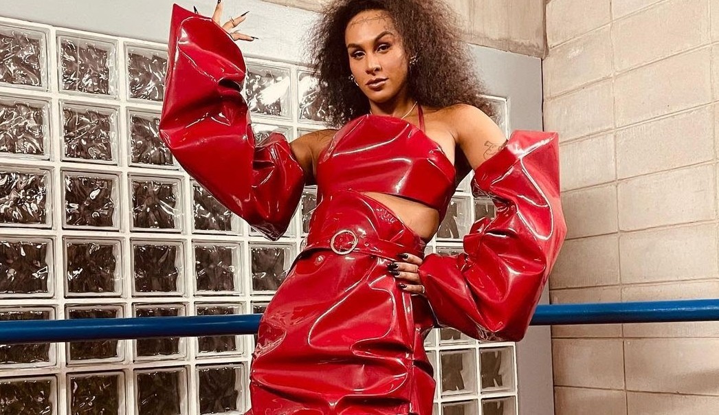 Linn da Quebrada usa glamoroso vestido na final do BBB22