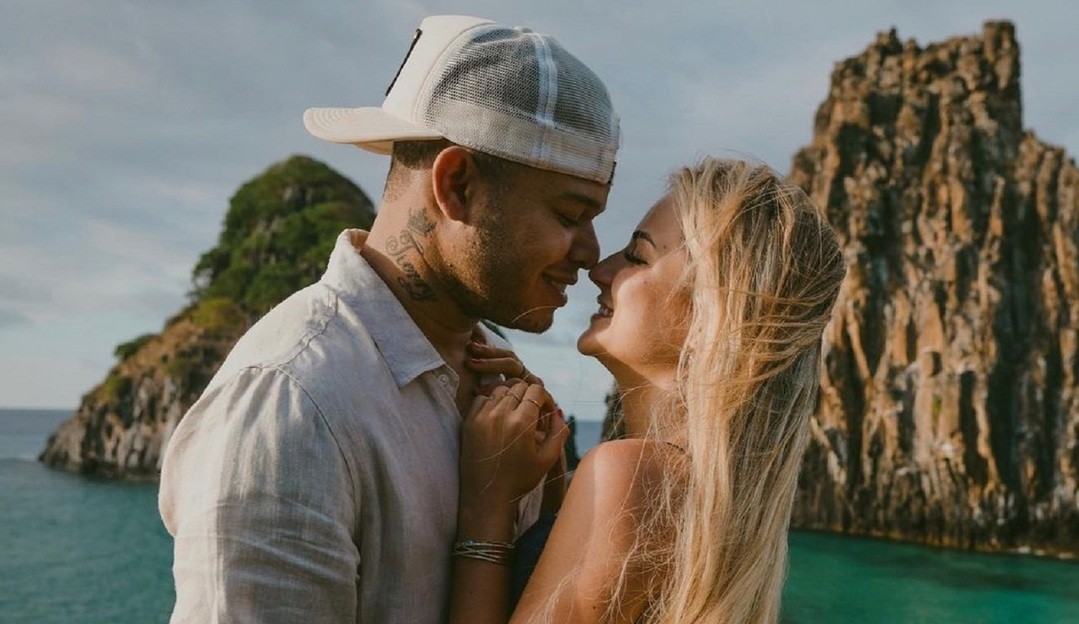 Tierry e Gabi Martins oficializam o namoro