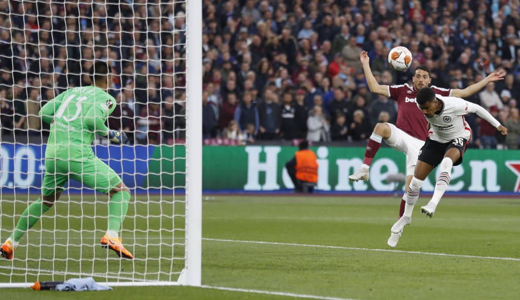 Eintracht Frankfurt vence o West Ham e abre vantagem na semifinal da Europa League