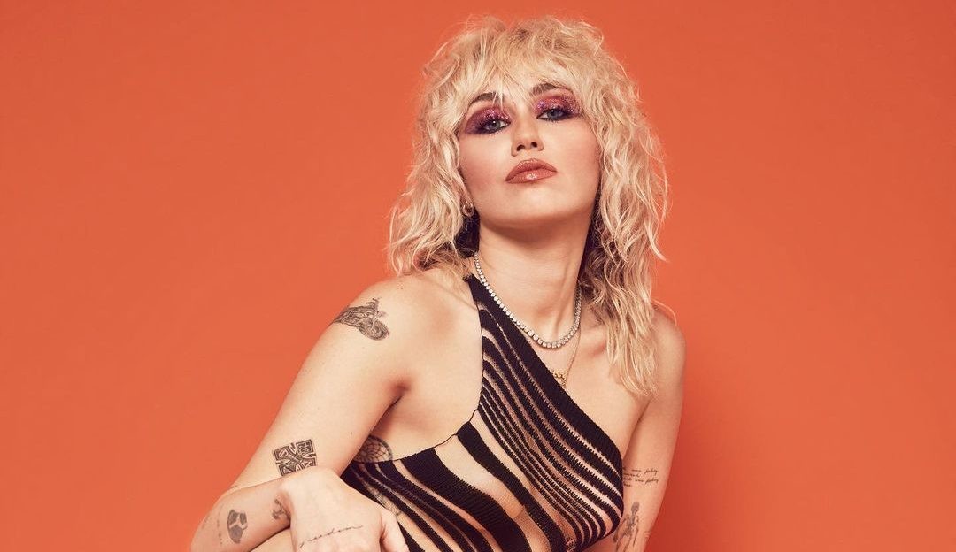 Miley Cyrus lança “ATTENTION: MILEY LIVE”