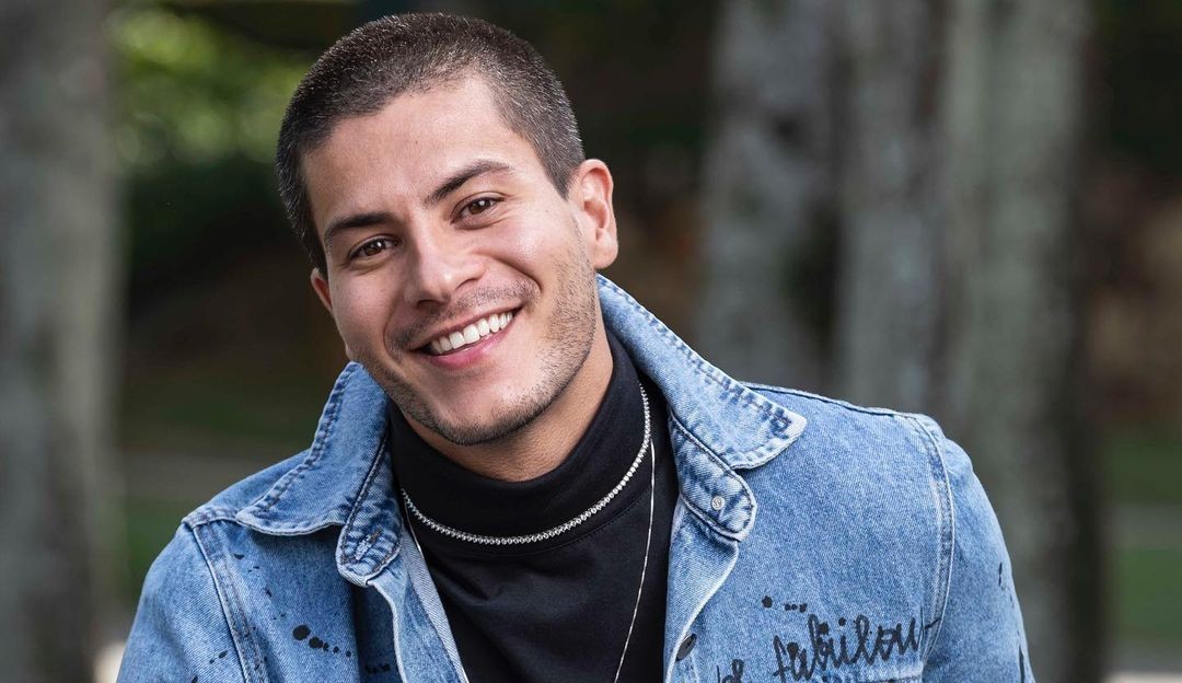 BBB22: Arthur Aguiar nega polêmica sobre Baile da Vogue