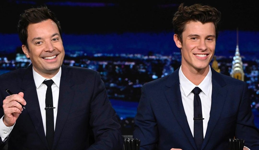 Jimmy Fallon divide a bancada com Shawn Mendes