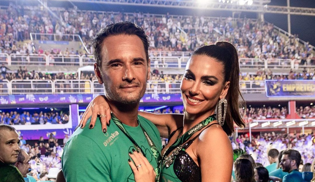 Rodrigo Santoro e Mel Fronckowiak trocam declarações na Sapucaí
