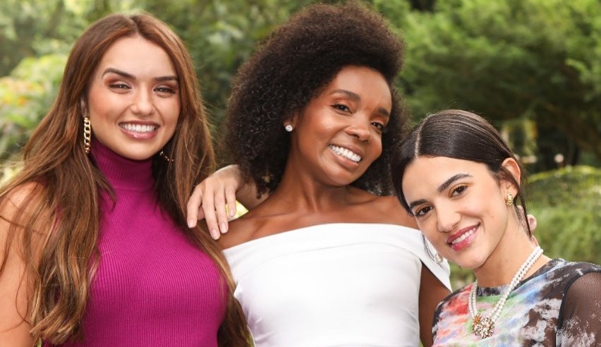 Manu Gavassi afirma sobre Thelminha e Rafa Kalimann: “Continuam sendo minhas melhores amigas”