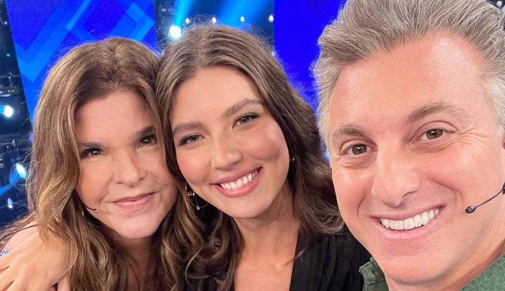 Encontro de Alanis Guillen e Cristiana Oliveira no “Domingão” repercute da web