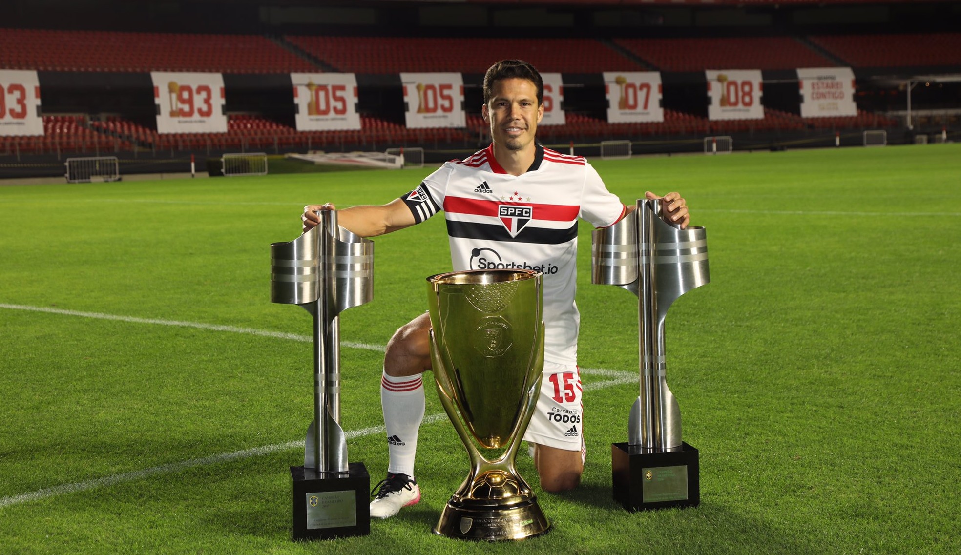 “Profeta” e ídolo do São Paulo, Hernanes anuncia aposentadoria