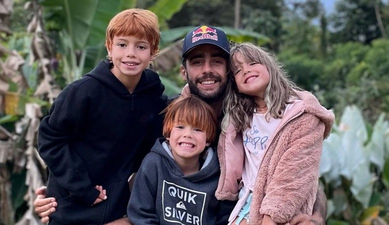 Ex-BBB Pedro Scooby compartilha em seu Instagram momentos de lazer com filhos