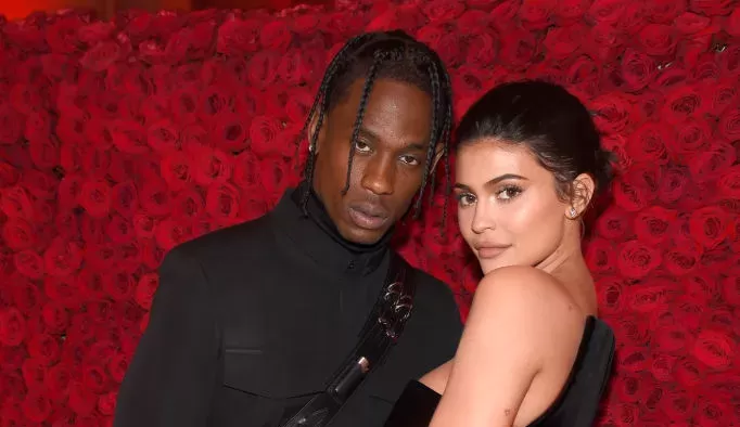 Kylie Jenner comemora aniversário de Travis Scott com post raro