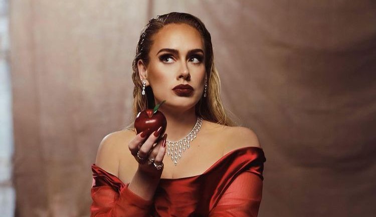 5 looks da Adele para você se inspirar neste outono