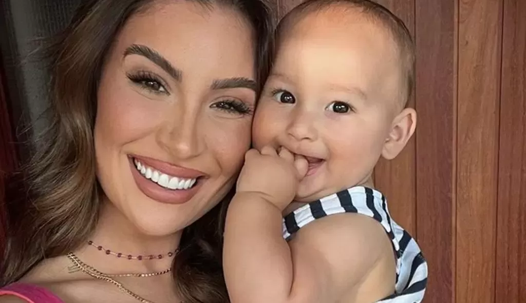 Baby Cris dá os primeiros passinhos e derrete web