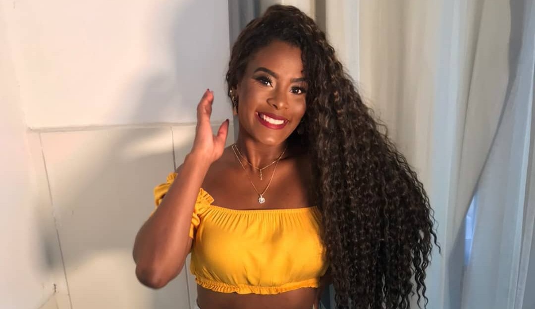 Dayane Sena, 1° eliminada de “No Limite” brinca sobre suposta cobrança de banco