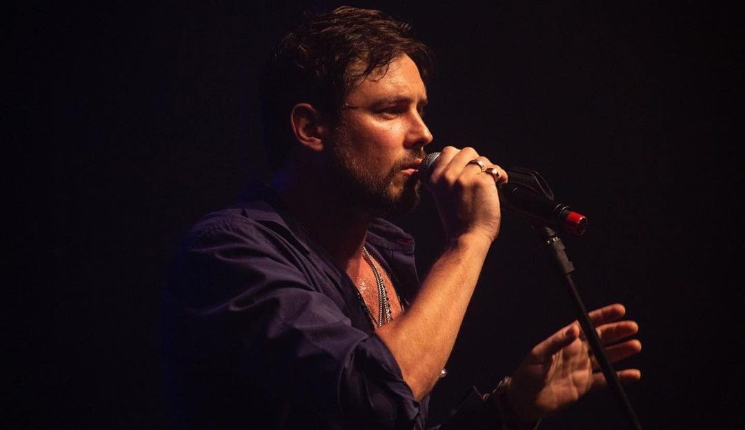 Sérgio Guizé vence processo e acusa jornalista: “Tentou se promover e ganhar cliques usando minha imagem”